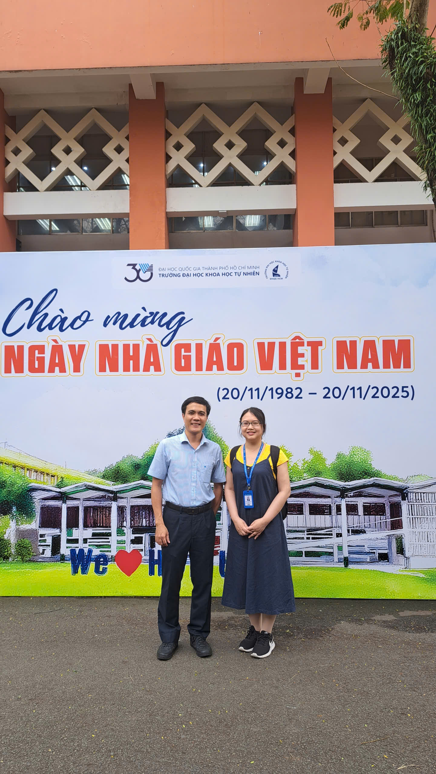 On Vietnam Teachers’ Day (20/11) back at HCMUS, with the professor whose classroom I was once a student in.
